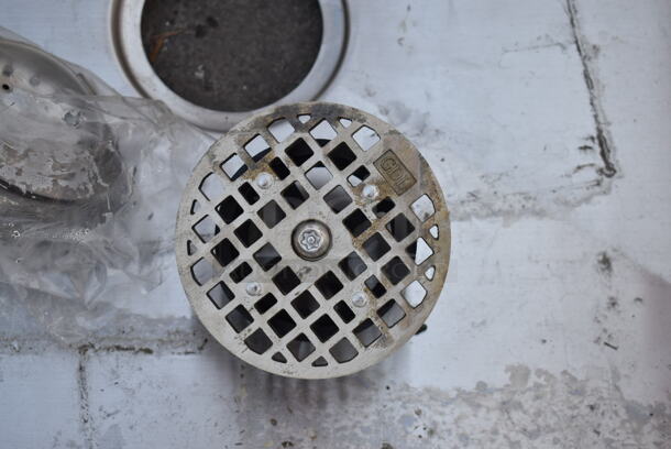 BRAND NEW SCRATCH AND DENT! Stainless Steel Single Bay Sink.  - Image 4 of 6