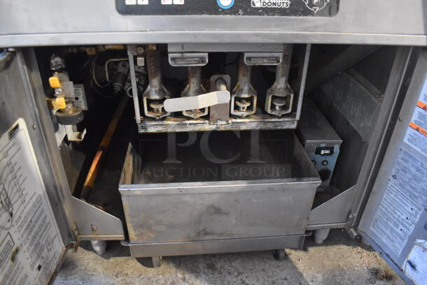 Pitco Frialator DD24RUFM Stainless Steel Commercial Natural Gas Powered Donut Fryer w/ Grease Trap. 72,000 BTU. 29x43x56 - Image 8 of 9