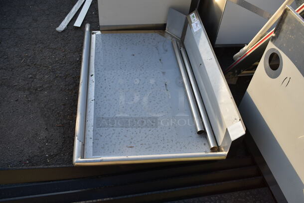 BRAND NEW SCRATCH AND DENT! Regency 600CDT48R 16 Gauge 4' Clean Dish Table - Right Drainboard - Image 4 of 5