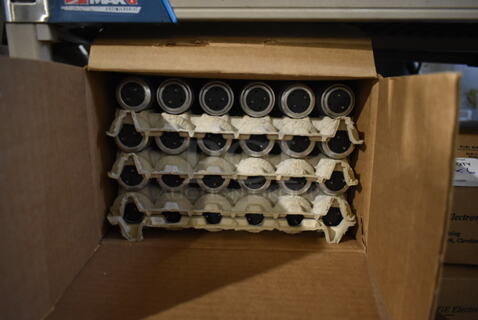 Box of 24 BRAND NEW Philips F15T12/CW Fluorescent Tube Lights.