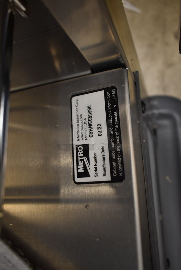BRAND NEW SCRATCH AND DENT! 2023 Metro C519-HFC-4 Metal Commercial Single Door Warming Holding Cabinet on Commercial Casters. 120 Volts, 1 Phase. Tested and Working! - Image 5 of 6