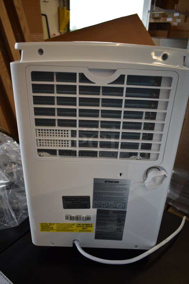 BRAND NEW SCRATCH AND DENT! Black & Decker BDT20WTB 20-Pint Portable Dehumidifier. 115 Volts, 1 Phase. Tested and Working! - Image 5 of 6