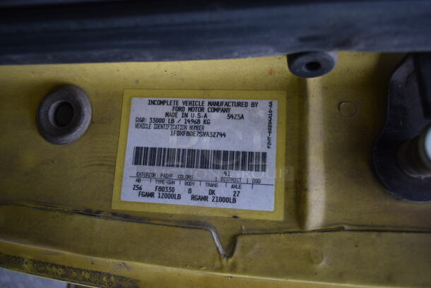 2005 Ford F Series 26' Forklift Rated Box Truck. Odometer Reads 342,440. VIN 1FDXF80E75VA32744. GVWR 33,000 Pounds. All Mains Systems are Working Including Air Brakes and Air Conditioning. Vehicle Runs and Drives! Title In Hand! See Lot 4 For Additional Pictures. - Image 10 of 12