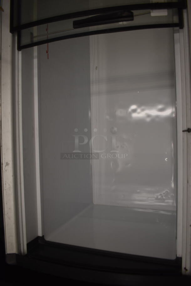 Maxx Cold MXF72CHC-8 Commercial Curved Top Display Ice Cream Freezer. 115V, 1 Phase. Tested and Working! - Image 4 of 6