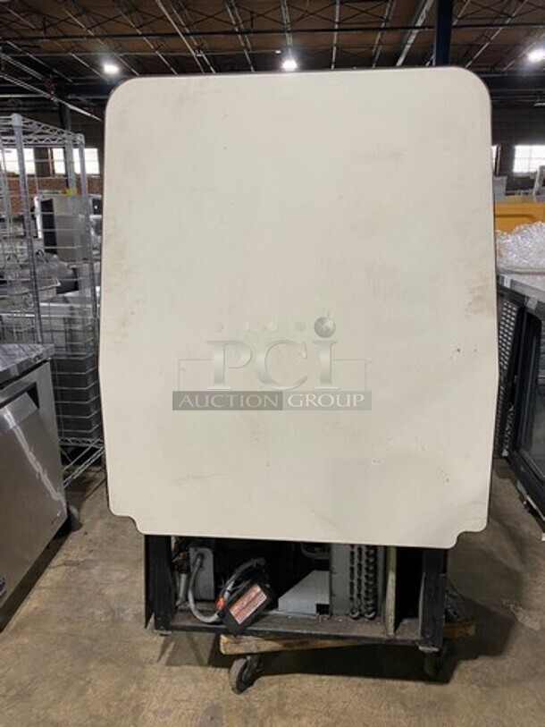 2012 Southern Commercial Refrigerated Open Grab-N-Go Display Case! Model: MDI03VN3 SN: 39150 208/230V 60HZ 1 Phase - Image 2 of 7