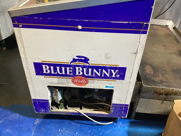 Blue Bunny, Top Reach in Commercial Freezer. NOT TESTED. 69 x 25-1/2 x 34-1/2
 - Image 3 of 3