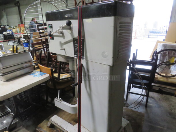 One Blakeslee 40 Quart Planetary Mixer. Unable To Test. Model# DD-40. 208 Volt. 3 Phase.  - Image 5 of 5