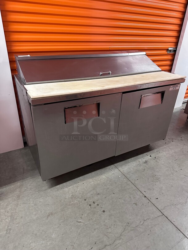 Working! True TSSU-60-16 - Sandwich/Salad Prep Table, (16) pans, (2) full doors, stainless steel front 115 Volt NSF Tested and Working! - Image 1 of 9