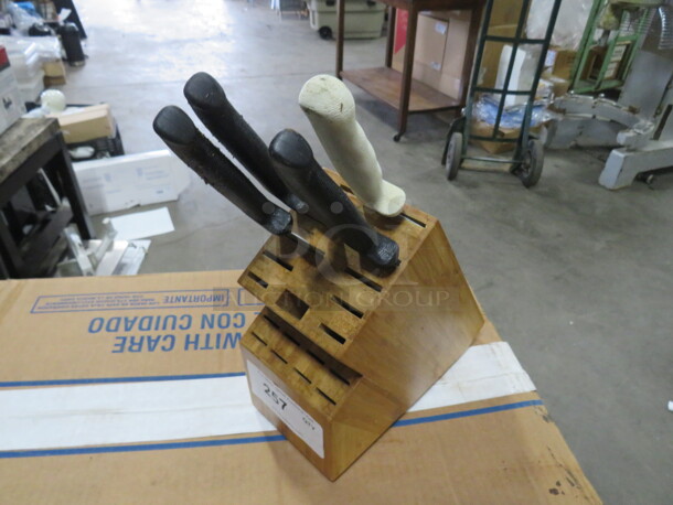 One Knife Block With 4 Knives. - Image 2 of 2