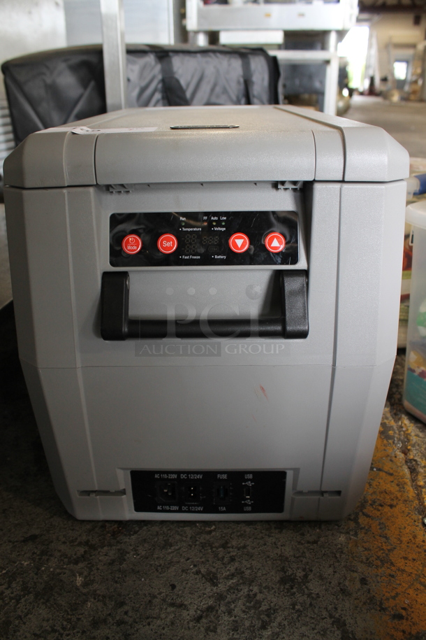 Whynter FMC-350XP Metal Commercial Countertop 34 Quart Compact Fast Freeze Portable Refrigerator, Real Freezer for Car, Home, Camping, RV-8°F to 50°F. 110-120 Volts, 1 Phase. Tested and Working! - Image 2 of 5