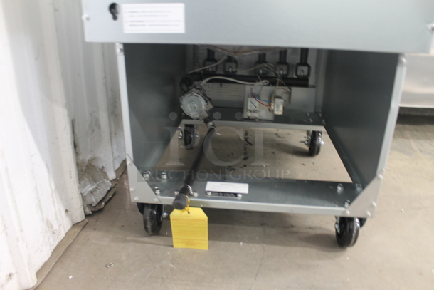 BRAND NEW SCRATCH AND DENT! Avantco FF100 Liquid Propane 70-100 lb. Stainless Steel Tube Floor Fryer on Commercial Casters- 150,000 BTU - Image 9 of 11