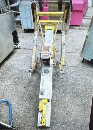 One Sumner 750lb Duck Jack. 760/18 Lift. #2118. $4499.99.