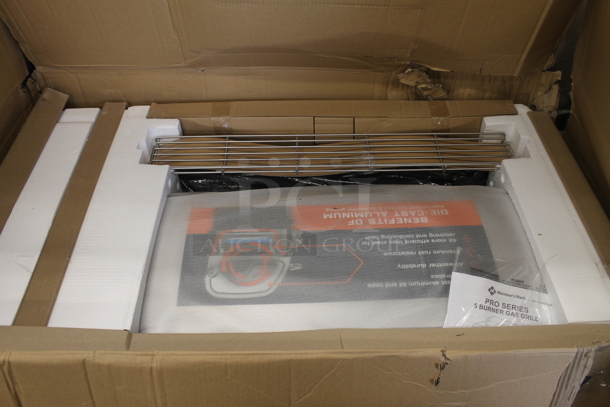 BRAND NEW SCRATCH AND DENT! Members Mark Stainless Steel Commercial Pro Series 5 Burner Propane Gas Powered Grill. Stock Picture Used as Gallery. - Image 2 of 3