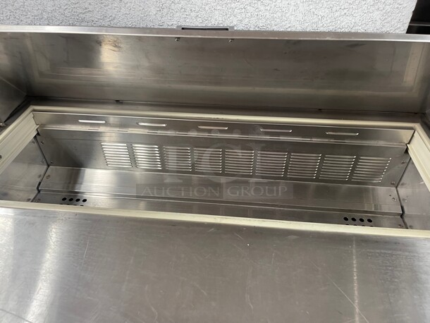 Everest Refrigeration EPR2 47.5 Inch Two Section Side Mount Sandwich Prep Table 9 Cubic Feet 115 Volt NSF  - Image 5 of 9