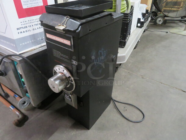 One Bunn G1 Grinder. 120 Volt. 8X16X23 - Image 2 of 2