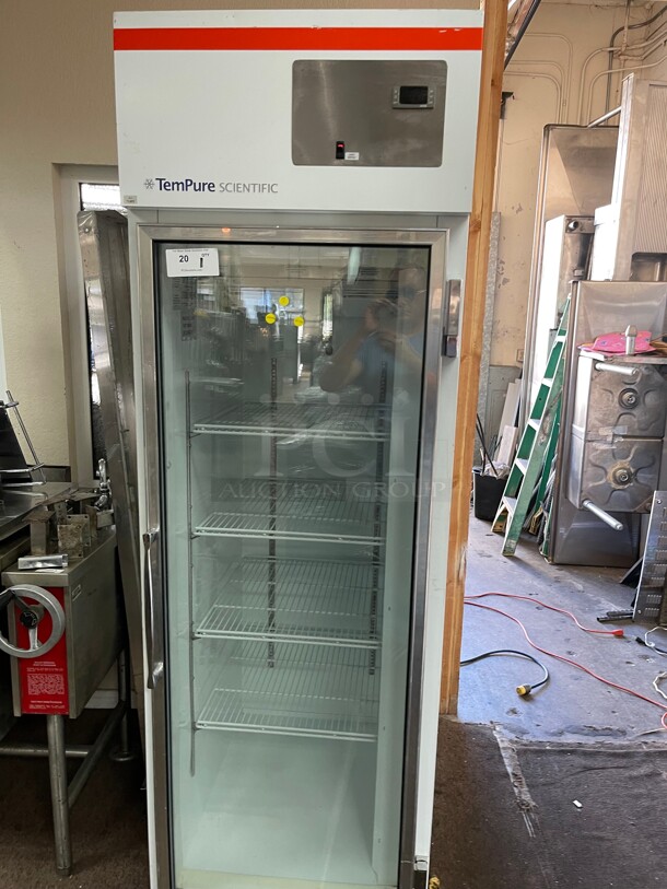 Working! Howard McCray GR22 26.5 inch W One-Section Commercial Glass Door Refrigerator Merchandiser 120 Volt NSF Tested and Working! - Image 4 of 5