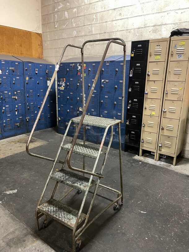 Industrial Heavy Duty Ladder 450 LB Capacity 4 Steps  - Image 2 of 6