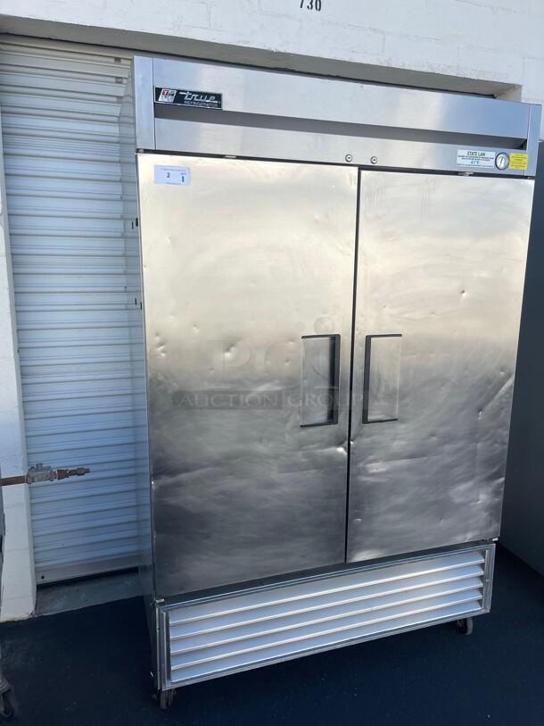 Nice! True T-49 Two Door Commercial Refrigerator NSF 115 Volt Tested and Working! - Image 4 of 8