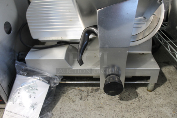 Avantco SL300C Stainless Steel Commercial Countertop Automatic Meat Slicer w/ Blade Sharpener. 110-120 Volts, 1 Phase. Tested and Working! - Image 4 of 10