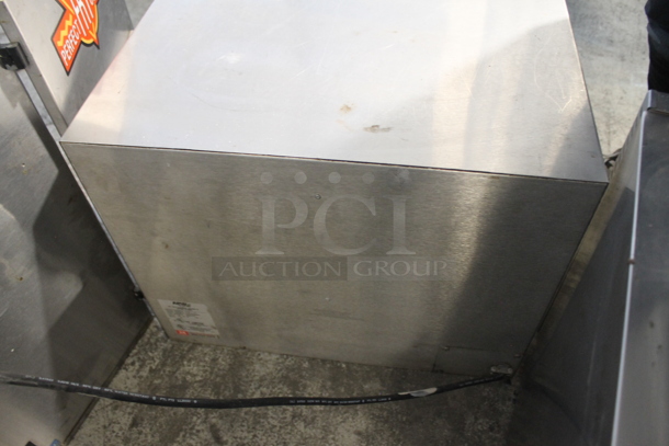APW Wyott CDO-17 Stainless Steel Commercial Countertop Electric Powered Single Deck Oven. 120 Volts, 1 Phase. Tested and Working! - Image 6 of 7