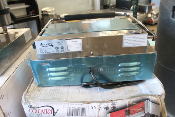 BRAND NEW SCRATCH AND DENT! Avantco 177P78 Commercial Stainless Steel Electric Countertop Single Panini Sandwich Grill On Rubber Feet. 120V. Tested And Working!  - Image 6 of 8