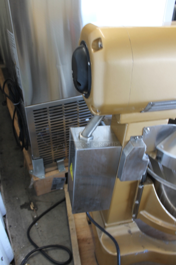BRAND NEW SCRATCH AND DENT! 2021 MB20 Metal Commercial Countertop 20 Quart Planetary Dough Mixer w/ Stainless Steel Mixing Bowl, Bowl Guard, Dough Hook and Paddle Attachment. 120 Volts, 1 Phase. Tested and Working! - Image 8 of 9