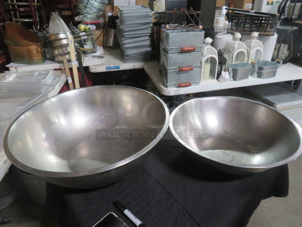 Assorted Size Stainless Steel Mixing Bowl. 2XBID