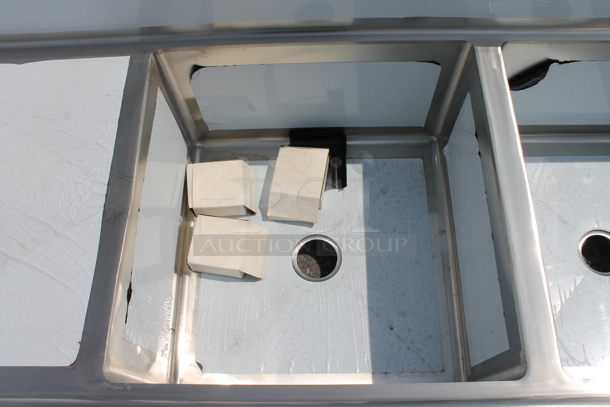 BRAND NEW SCRATCH AND DENT! Regency 600S32424224 124" 16-Gauge Stainless Steel Three Compartment Commercial Sink with 2 Drainboards. Bays 24x24x12. Drain Boards 22x26x1 - Image 3 of 11