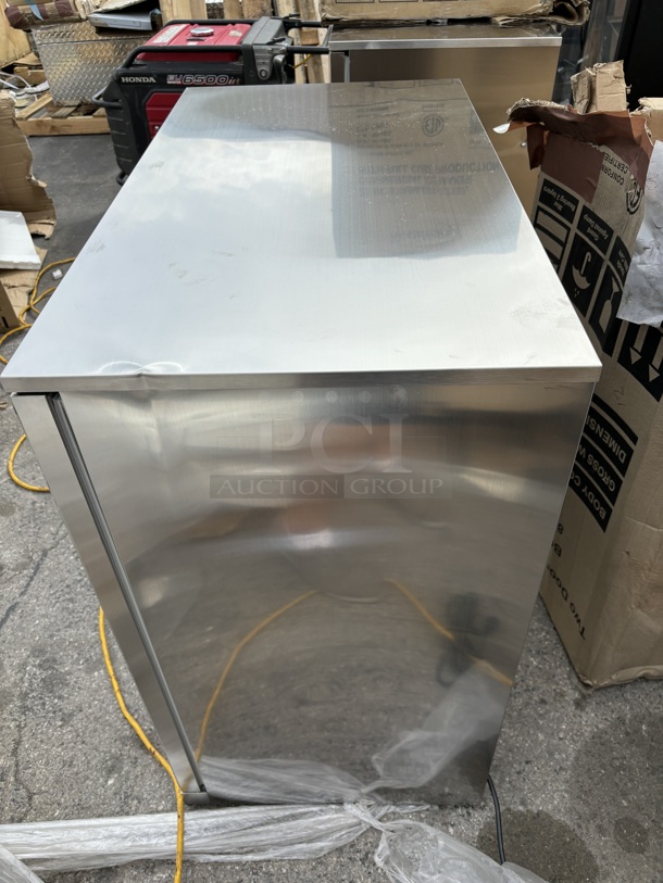 BRAND NEW SCRATCH & DENT! Koolmore 35 In. Two-Door Back Bar Refrigerator - 7.4 Cu Ft. TESTED! Works Perfect.  - Image 4 of 6