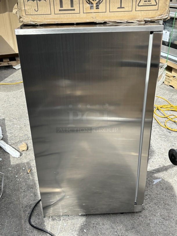 BRAND NEW SCRATCH & DENT! Koolmore 35 In. Two-Door Back Bar Refrigerator - 7.4 Cu Ft. TESTED! Works Perfect.  - Image 5 of 5