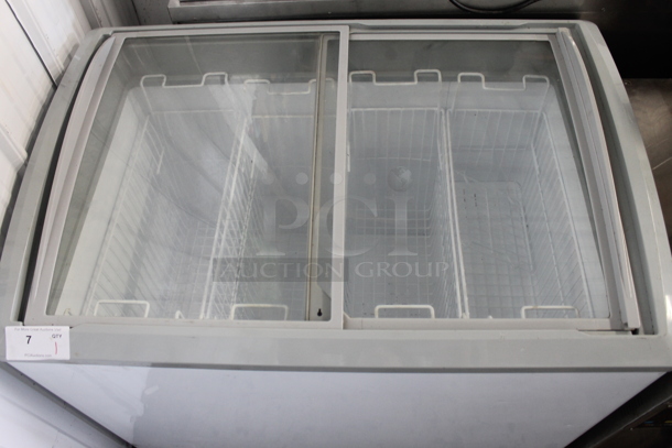 Excellence VB-4HC Metal Commercial Chest Freezer Merchandiser w/ Poly Coated Baskets on Commercial Casters. 115 Volts, 1 Phase. Tested and Working! - Image 2 of 10