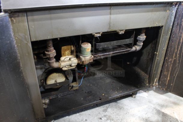 Vulcan IR7AAS Metal Commercial Propane Gas Powered Vertical Upright Broiler.  - Image 6 of 7