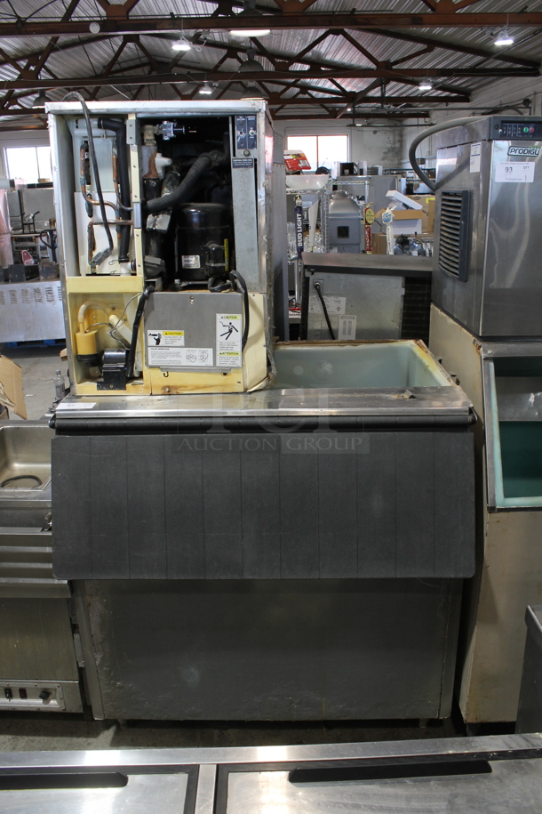 Hoshizaki KM-501MAH Stainless Steel Commercial Ice Head on Commercial Ice Bin. 115-120 Volts, 1 Phase. - Image 1 of 7