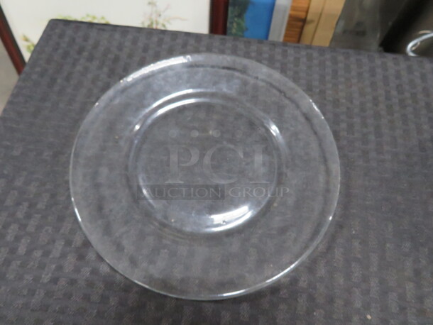 7.5 Inch Round Clear Glass Plate. 9XBID - Image 1 of 1