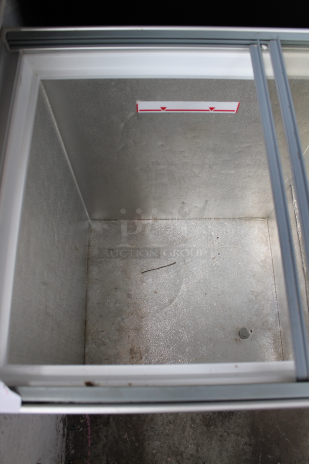 Vestfrost SCF940 Metal Commercial Chest Freezer Merchandiser. 115 Volts, 1 Phase. Tested and Working! - Image 5 of 6