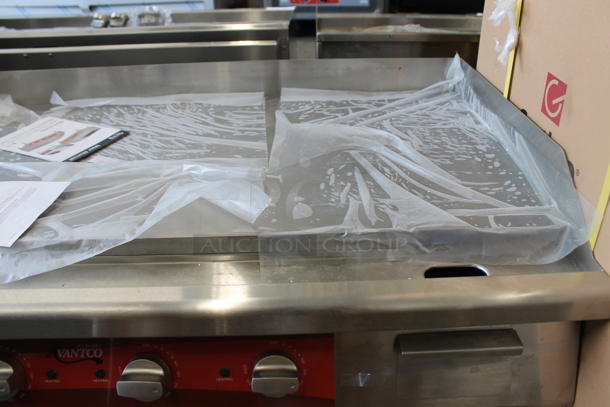 BRAND NEW SCRATCH AND DENT! Avantco 177EG48N Stainless Steel Commercial Countertop Electric Powered Flat Top Griddle w/ Thermostatic Controls. 208/240 Volts, 1 Phase. - Image 4 of 5