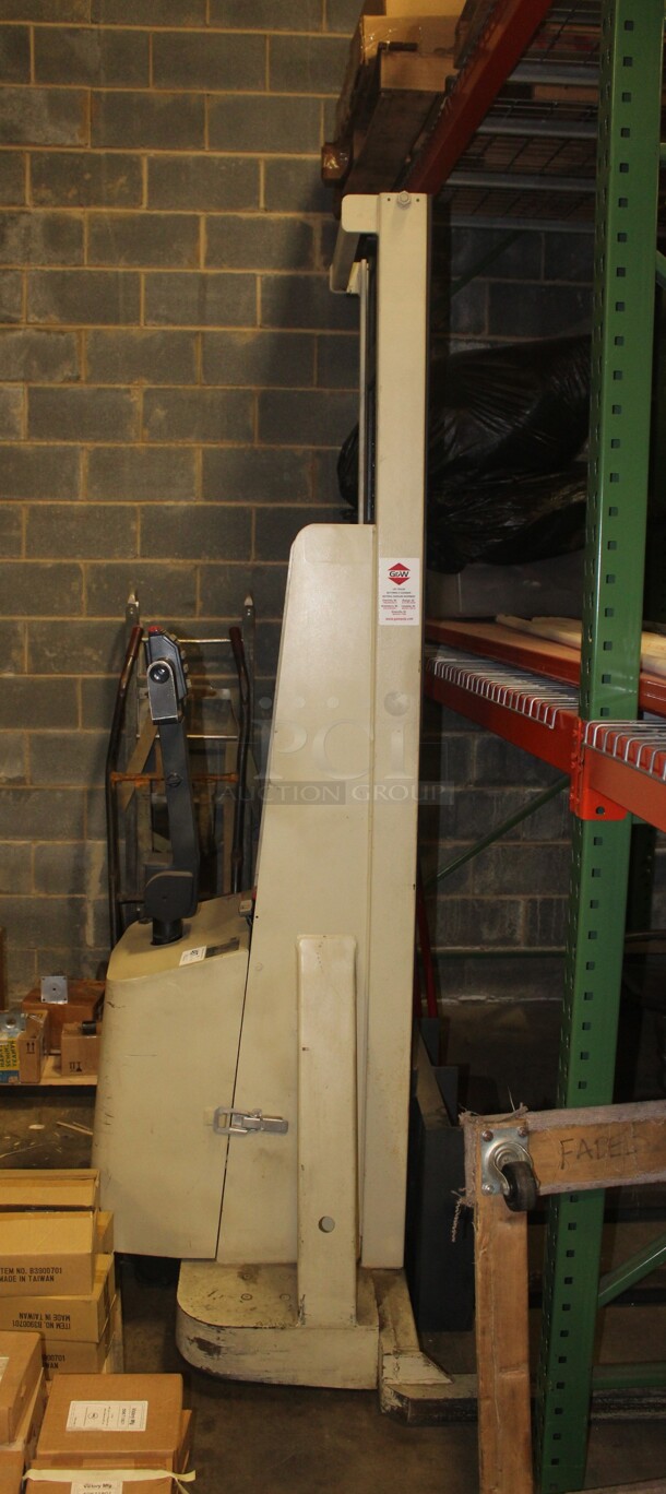 WOW! Crown IA231934 Lift. 50x75x85. Per Owner: Has Charging Issues.  - Image 3 of 4