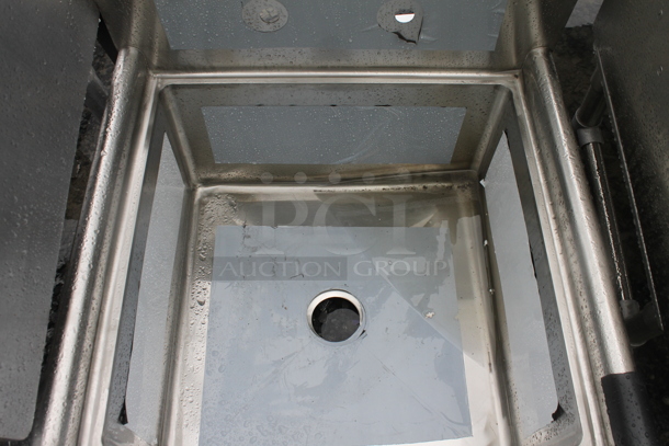 BRAND NEW SCRATCH AND DENT! Regency 600S12323 Stainless Steel Single Bay Sink. No Legs.   - Image 3 of 4