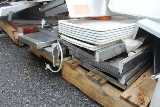 ALL ONE MONEY! PALLET LOT of Various Items Including Poly Lids, Poly Trays and Vegetable Slicer - Image 4 of 4