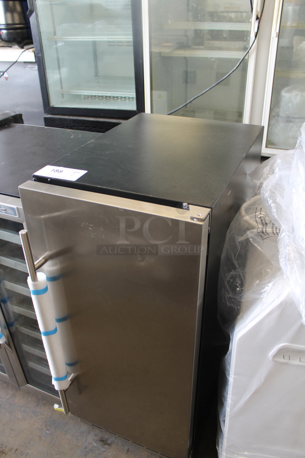 BRAND NEW SCRATCH AND DENT! Danby DIM32D1BSSPR 32lb 15" Stainless Steel Built-In Ice Maker. 115 Volts, 1 Phase. Tested and Working! - Image 7 of 7