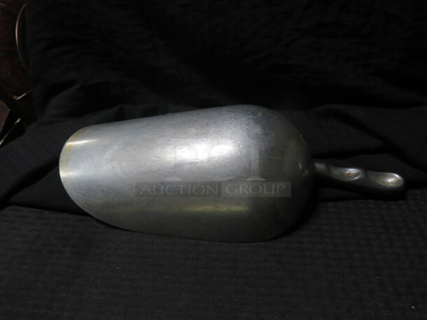 One 85oz Aluminum Scoop. - Image 1 of 1
