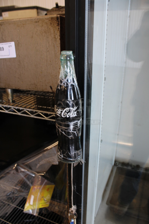 True Model GDM-26 Metal Commercial Single Door Reach In Cooler Merchandiser on Commercial Casters. 115 Volts, 1 Phase. 30x32x82. Tested and Powers On But Temps at 42 Degrees - Image 4 of 6