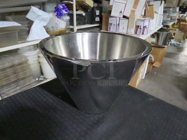 One NEW Vollrath Stainless Steel Wine Bucket. #46579 - Image 1 of 1