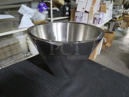 One NEW Vollrath Stainless Steel Wine Bucket. #46579