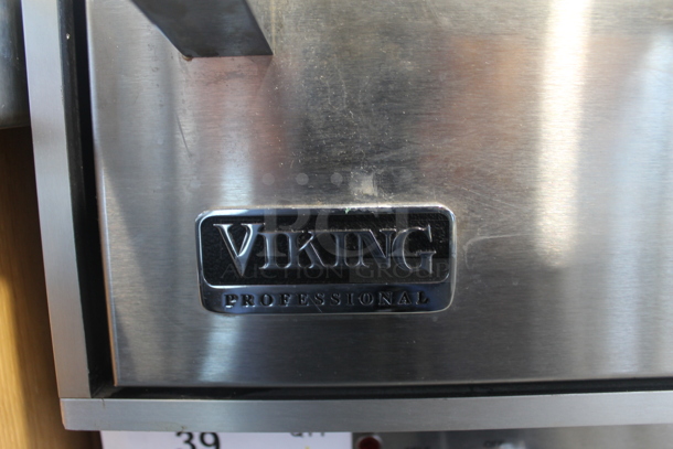 Viking Commercial Stainless Steel Warming Drawer With Pan. 1 Phase. Cannot Test - Unit Was Previously Hardwired - Image 3 of 9