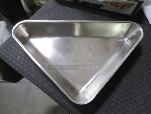 One NEW Vollrath Stainless Steel Triangular Serving Bowl. #47668 - Image 1 of 1
