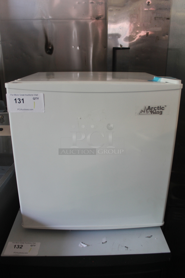 Arctic King AUFM011AEW Mini Freezer. 115 Volts, 1 Phase. Tested and Working! - Image 1 of 6