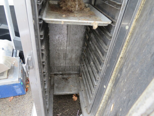 One Carter Hoffman Heat And Hold On Casters. NO ELEMENT! - Image 2 of 2