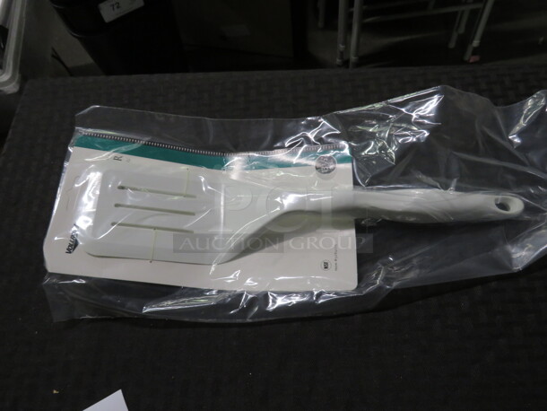 NEW Vollrath 13.5 Inch Nylon Turner. 7XBID - Image 1 of 1