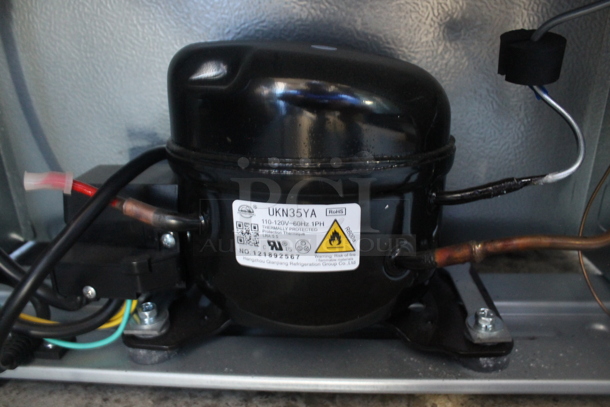 Metal Mini Cooler. 115 Volts, 1 Phase. Tested and Powers On But Does Not Get Cold - Image 6 of 6